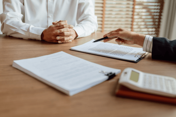 Insurance adjuster meeting with 18-wheeler accident victim to discuss how long does it take for insurance to send an offer for an 18-wheeler accident