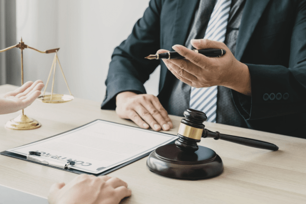 Lawyer discussing settlement offer with client - is $25,000 a good settlement decision