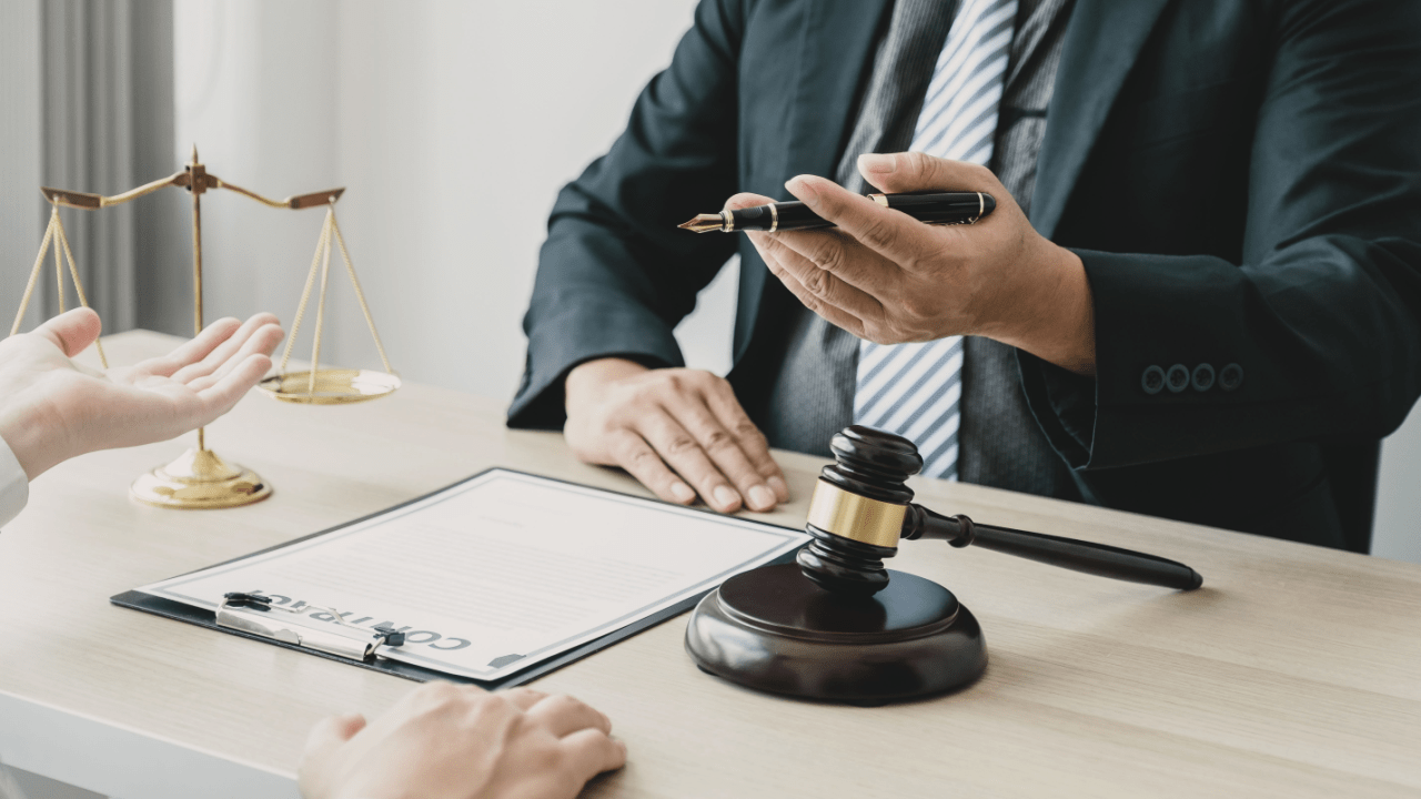 Lawyer discussing settlement offer with client - is $25,000 a good settlement decision